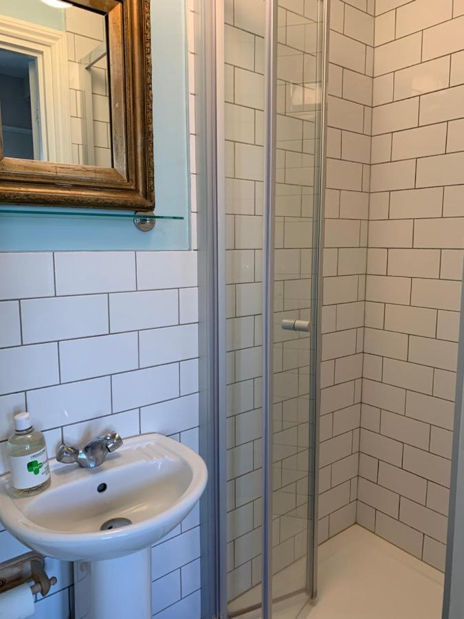 Sunny Ensuite Room And Annex Near Tottenham Stadium London Bagian luar foto